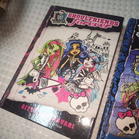 MONSTER HIGH  GHOULFRIENDS FOREVER SET OF 2 BOOKS - Picture 2 of 8
